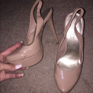 Nude Pumps